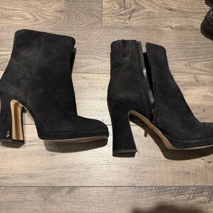 Elegant Black Suede Ankle Boots